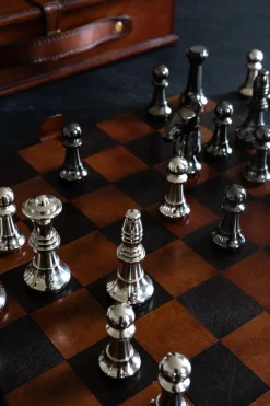 Cristina Oria Juegos De Mesa^Ajedrez De Cuero