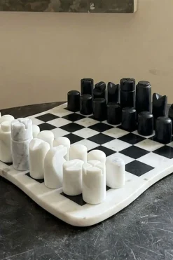 Cristina Oria Juegos De Mesa^Ajedrez De Mármol Con Diseño Irregular Blanco Y Negro
