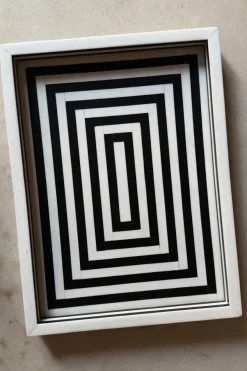 Cristina Oria Bandejas^Bandeja De Resina Con Diseño De Rayas Blancas Y Negras