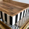 Cristina Oria Bandejas^Bandeja De Resina Y Madera Con Diseño De Rayas Blancas Y Negras Grande