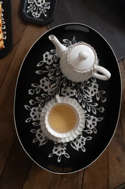 Cristina Oria Bandejas^Bandeja Oval Negra Con Flores Blancas Pintadas