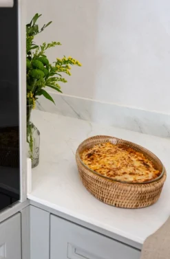 Cristina Oria Bandejas^Bandeja Ovalada De Ratán Con Pírex Grande