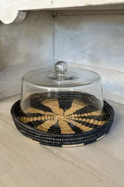 Cristina Oria Bandejas|Queseras^Bandeja Redonda Con Base De Mimbre Y Tapa De Cristal