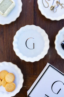 Cristina Oria Menaje Iniciales|Bandejas^Bandejas Con Borde Ondulado Iniciales