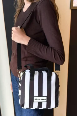 Cristina Oria Bolsos, Bolsas Y Neceseres|Otros Textil^Bolsa Isotérmica Blanca Y Negra Con Mensaje “Delicious Moments”
