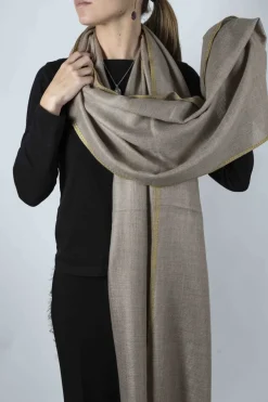 Cristina Oria Bufandas Y Pashminas^Bufanda De Cashmere Tostada Con Bordado Amarillo