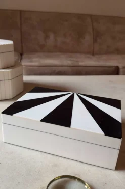 Cristina Oria Piezas Decorativas^Caja Decorativa De Resina Con Diseño De Rayos Blancos Y Negros