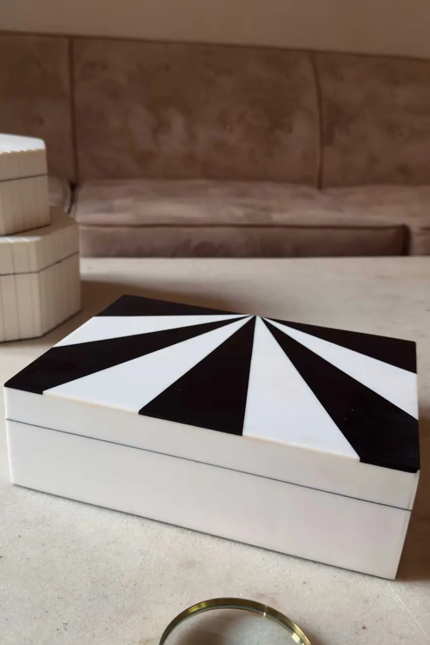 Cristina Oria Piezas Decorativas^Caja Decorativa De Resina Con Diseño De Rayos Blancos Y Negros