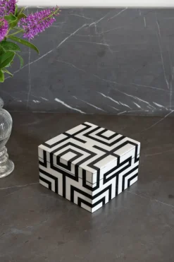 Cristina Oria Piezas Decorativas^Caja Decorativa Mini De Resina Cuadrada Con Diseño De Puzle Blanca Y Negra
