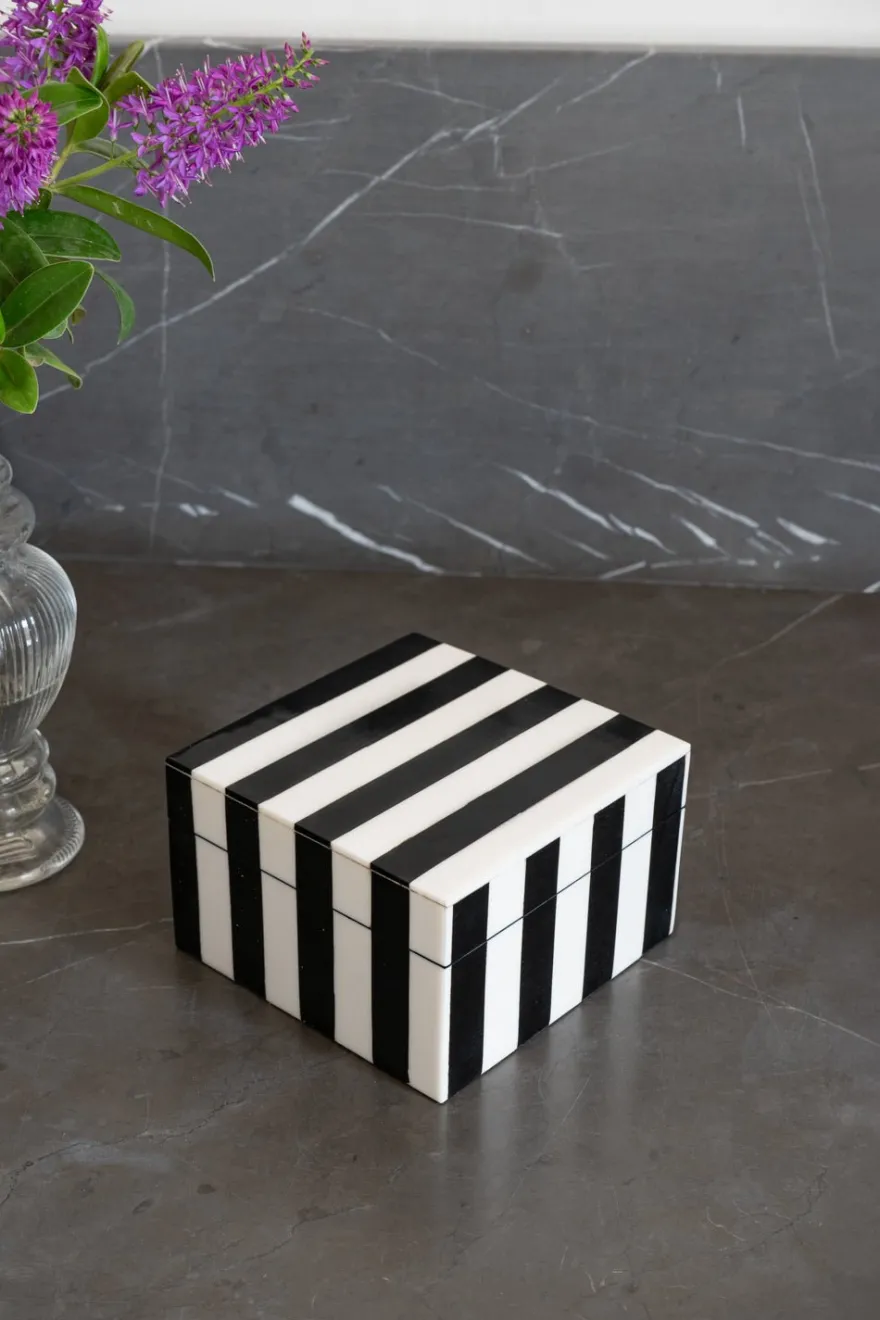 Cristina Oria Piezas Decorativas^Caja Decorativa Mini De Resina Cuadrada Con Diseño De Rayas Blancas Y Negras