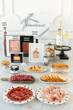 Cristina Oria Cajas Y Bolsas Gourmet|Cajas Y Bolsas Gourmet^Caja Recién Mamá Especial Foie & Cuadros Bordados