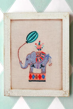 Cristina Oria Cajas Y Bolsas Gourmet|Cajas Y Bolsas Gourmet^Caja Recién Mamá Especial Foie & Cuadros Bordados