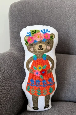 Cristina Oria Cajas Y Bolsas Gourmet|Cajas Y Bolsas Gourmet^Caja Recién Mamá Picoteo & Cojín Bordado