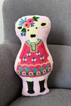 Cristina Oria Cajas Y Bolsas Gourmet|Cajas Y Bolsas Gourmet^Caja Recién Mamá Picoteo & Cojín Bordado