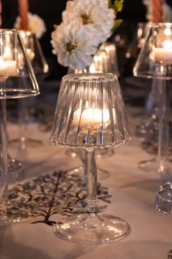 Cristina Oria Candelabros Y Portavelas^Candelabro De Cristal Con Diseño De Lámpara Ondulada Transparente