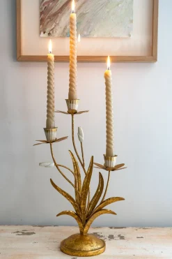 Cristina Oria Candelabros Y Portavelas^Candelabro Tres Velas Dorado Y Blanco Diseño Narcisos