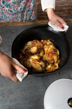 Cristina Oria Sartenes, Ollas Y Cacerolas^Cocotte Negra Con Tapa Blanca Grande