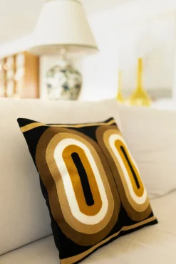 Cristina Oria Cojines^Cojín Retro Mostaza De Algodón Bordado Cuadrado