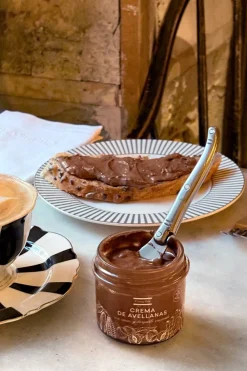 Cristina Oria Dulces Cristina Oria^Crema De Avellanas Con Cacao Y Barquillo Crujiente