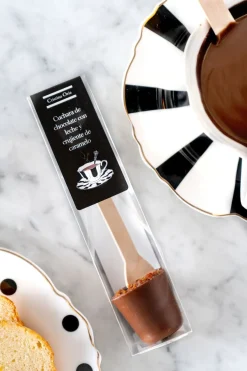 Cristina Oria Dulces Cristina Oria^Cuchara De Chocolate Con Leche Y Crujiente De Caramelo