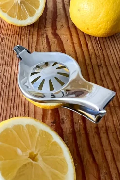 Cristina Oria Gadgets Y Utensilios|Kits De Coctelería^Exprimidor De Limón De Acero