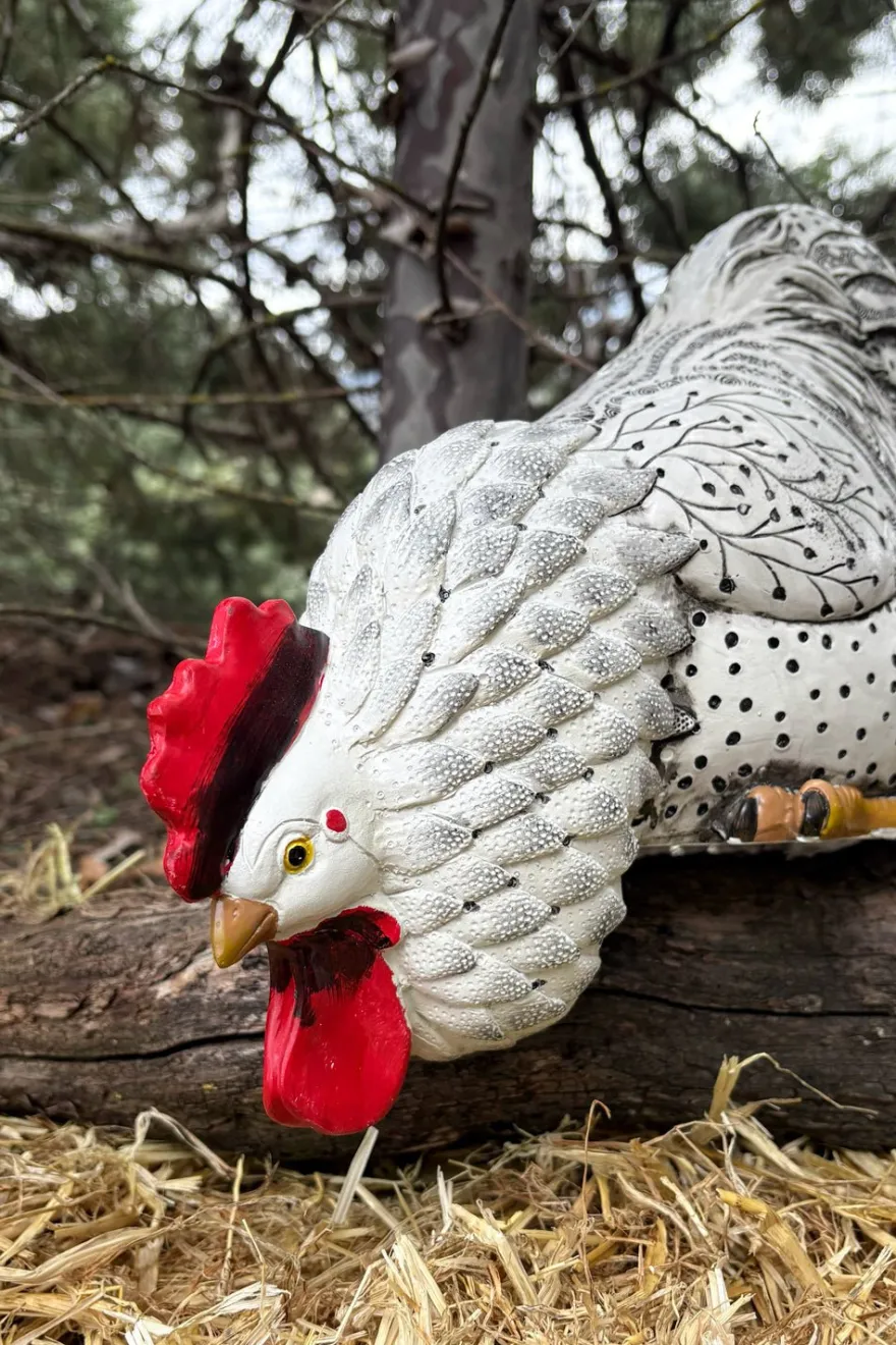 Cristina Oria Piezas Decorativas^Figura Decorativa Gallina Comiendo