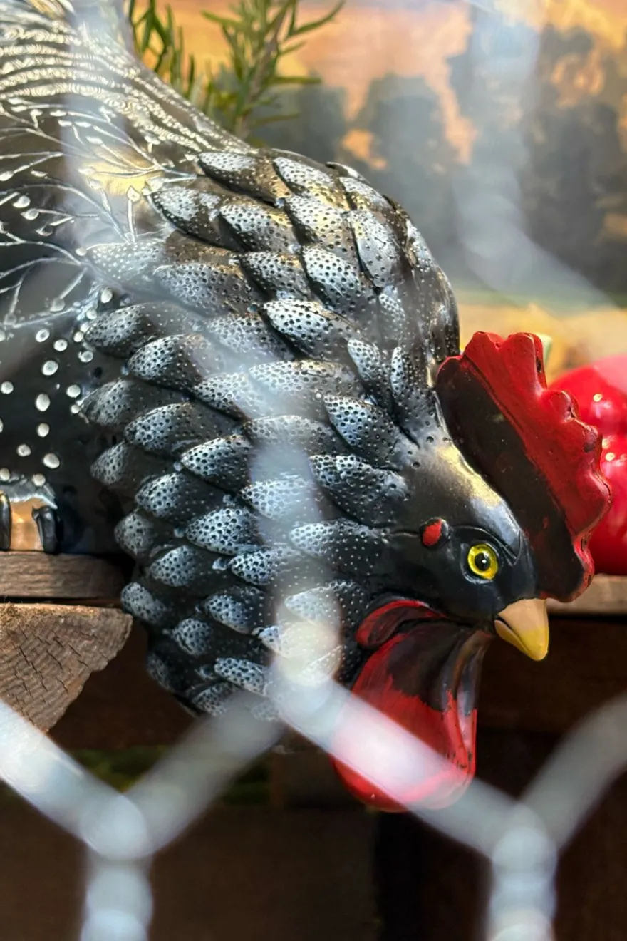 Cristina Oria Piezas Decorativas^Figura Decorativa Gallina Comiendo