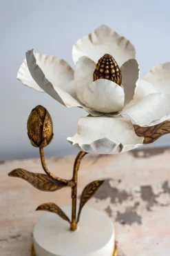 Cristina Oria Piezas Decorativas|Candelabros Y Portavelas^Flor Decorativa Dorada Y Blanca Diseño Magnolia