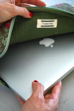 Cristina Oria Joyeros, Carteras Y Fundas|Otros Textil^Funda Para Portátil Flores Verdes