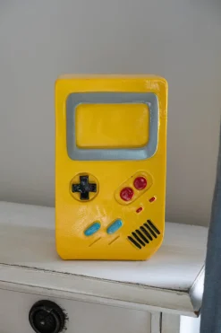 Cristina Oria Minichef^Hucha De Resina Con Diseño De Game Boy