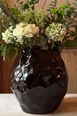 Cristina Oria Jarrones, Floreros Y Maceteros^Jarrón De Cerámica Con Diseño Irregular Negro Brillante