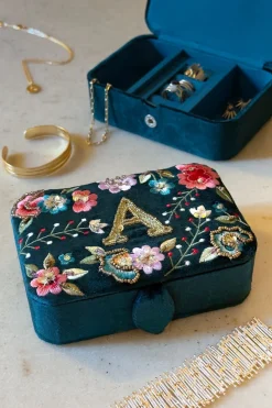 Cristina Oria Joyeros, Carteras Y Fundas^Joyeros De Terciopelo Con Iniciales Y Flores Bordadas