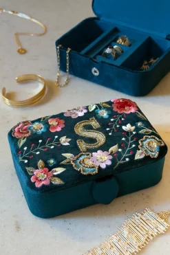 Cristina Oria Joyeros, Carteras Y Fundas^Joyeros De Terciopelo Con Iniciales Y Flores Bordadas