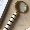 Cristina Oria Piezas Decorativas^Lupa Con Mango Blanco Y Rayas Negras