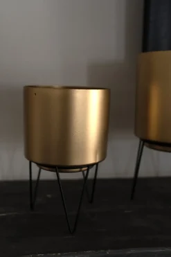 Cristina Oria Jarrones, Floreros Y Maceteros^Maceta Dorada De Metal Con Pie