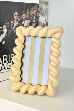 Cristina Oria Marcos De Fotos^Marco De Fotos Con Diseño De Espiral Beige