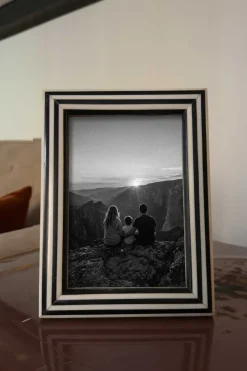 Cristina Oria Marcos De Fotos^Marco De Fotos De Resina Con Diseño De Rayas Blancas Y Negras