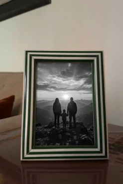 Cristina Oria Marcos De Fotos^Marco De Fotos De Resina Con Diseño De Rayas Blancas Y Verdes