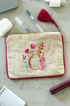 Cristina Oria Joyeros, Carteras Y Fundas|Bolsos, Bolsas Y Neceseres^Neceser Con Inicial C Y Flores Bordadas