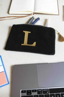 Cristina Oria Joyeros, Carteras Y Fundas|Bolsos, Bolsas Y Neceseres^Neceseres De Terciopelo Negro Con Iniciales Doradas