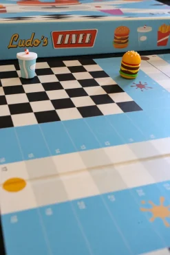 Cristina Oria Juegos De Mesa^Parchís Con Diseño De Comida Rápida