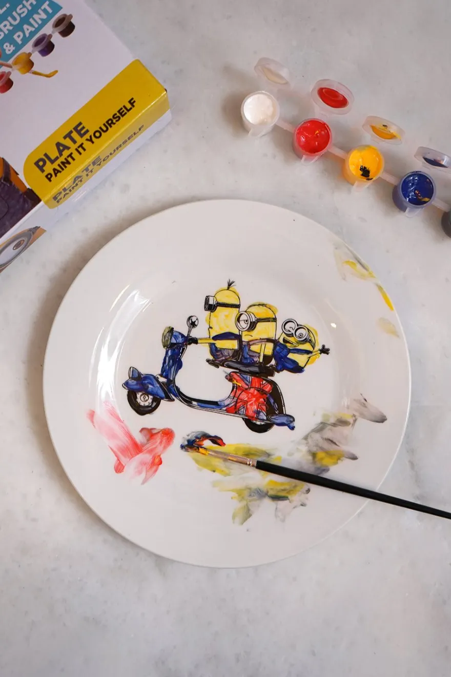 Cristina Oria Minichef^Plato Minions Coloreable