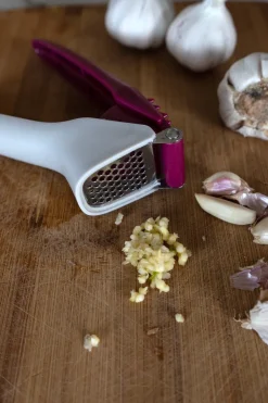Cristina Oria Gadgets Y Utensilios^Prensa Ajos Con Asas