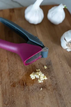 Cristina Oria Gadgets Y Utensilios^Prensa Ajos Con Asas