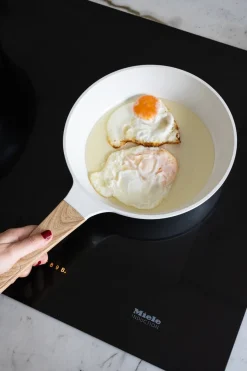 Cristina Oria Sartenes, Ollas Y Cacerolas^Sartén Blanca Con Mango De Madera Mediana