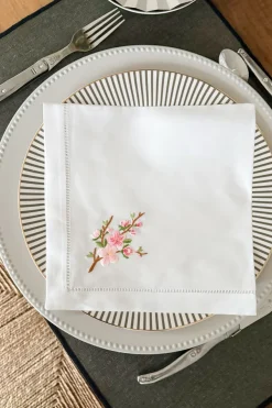 Cristina Oria Servilletas Y Accesorios^Servilleta Bordada A Mano Con Diseño De Flor De Almendro