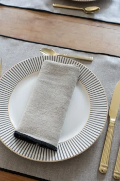 Cristina Oria Servilletas Y Accesorios^Servilleta De Lino Beige Con Borde Negro