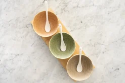 Cristina Oria Fuentes, Ensaladeras Y Cuencos^Set De 3 Cuencos Y Cucharas De Porcelana Sobre Base De Bambú