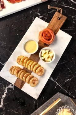 Cristina Oria Tablas^Tabla De Mármol Rectangular Con Mango De Madera Co