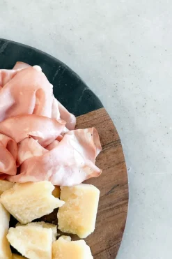 Cristina Oria Tablas^Tabla Redonda De Mármol Negra Y Madera Con Mango